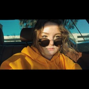 Meet your Posher, Nina